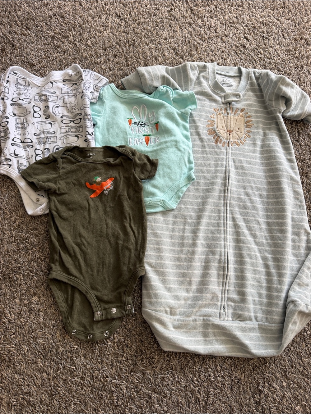 3-6 month clothing- like new
